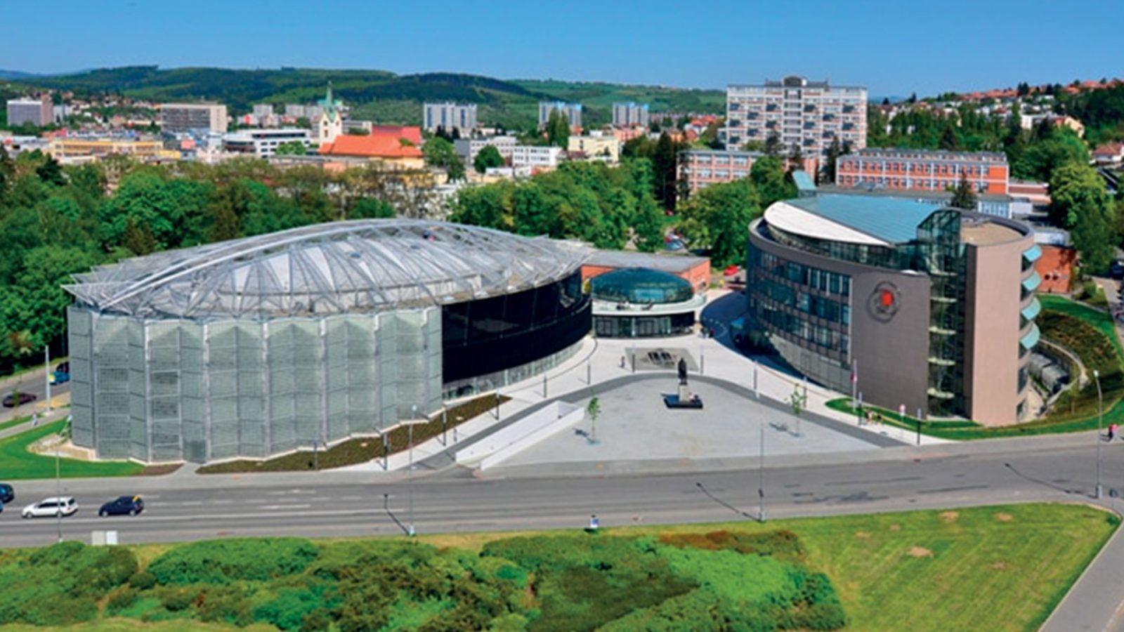 Kongresové centrum Zlín – ocelové konstrukce střešního „diatomu“, skleněného pláště a restaurace