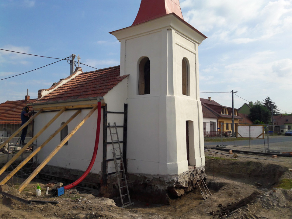 Přesun kaple sv. Jana Nepomuckého a Panny Marie v Ivančicích-Letkovicích