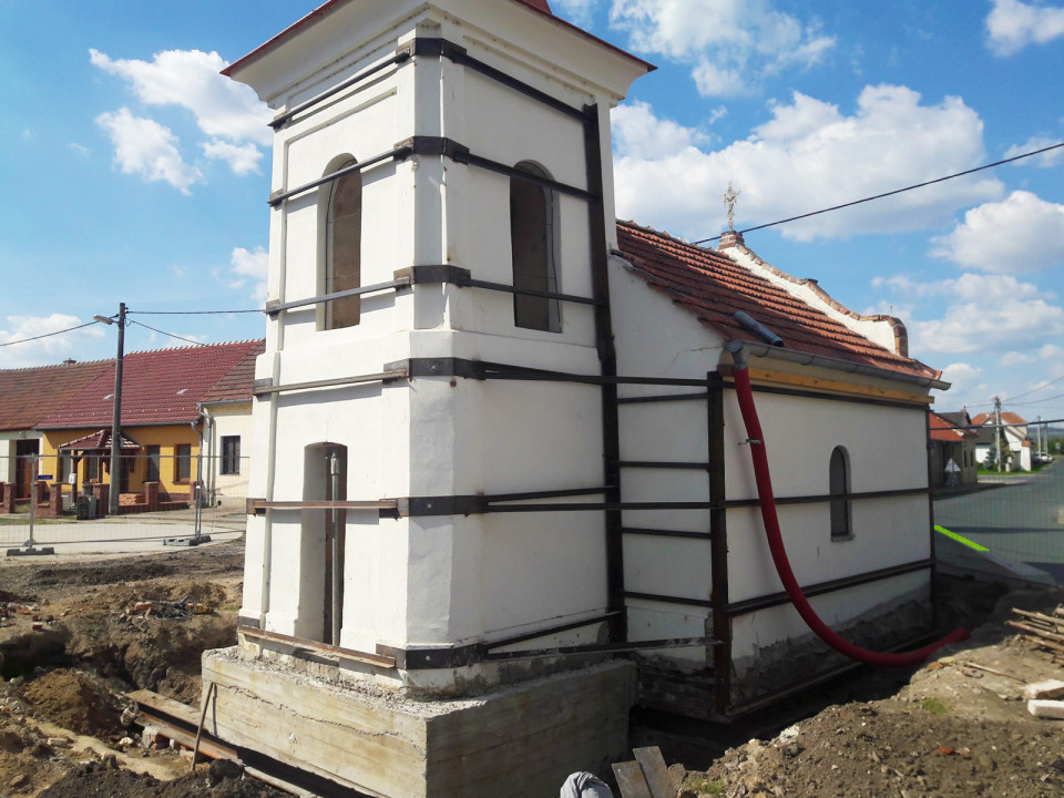Přesun kaple sv. Jana Nepomuckého a Panny Marie v Ivančicích-Letkovicích