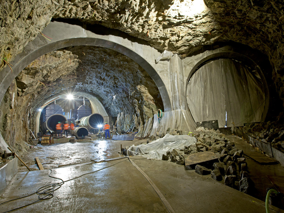 Vodní nádrž Labská – zvýšení retenční funkce rekonstrukcí spodních výpustí v obtokovém tunelu