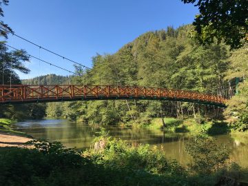 Lávka přes řeku Ohři ve Svatošských skalách