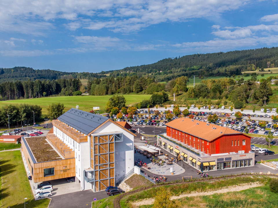 Hotel Element, Chata Lanovka a Dopravní terminál Lipno