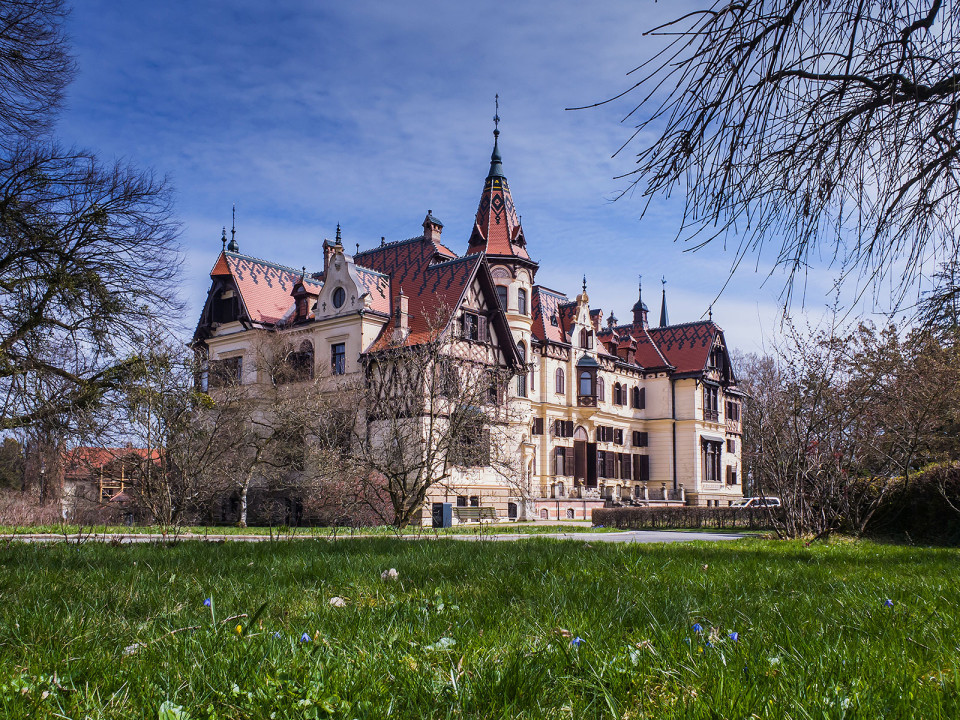 Oprava střechy zámku Lešná