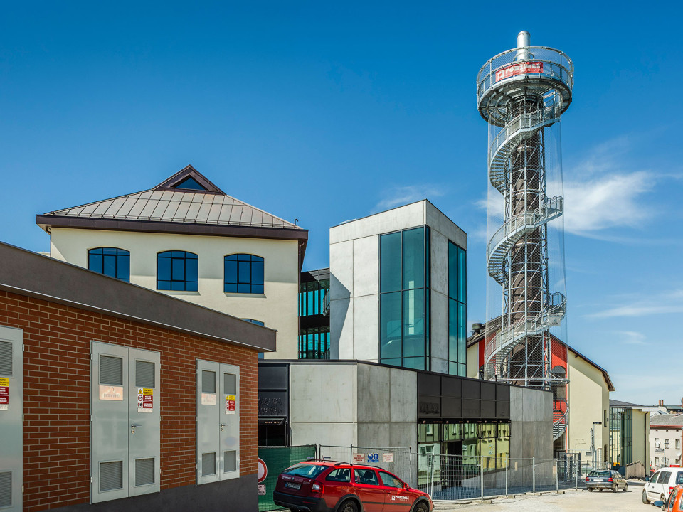 Návštěvnické centrum, varna a rozhledna v areálu pivovaru BERNARD