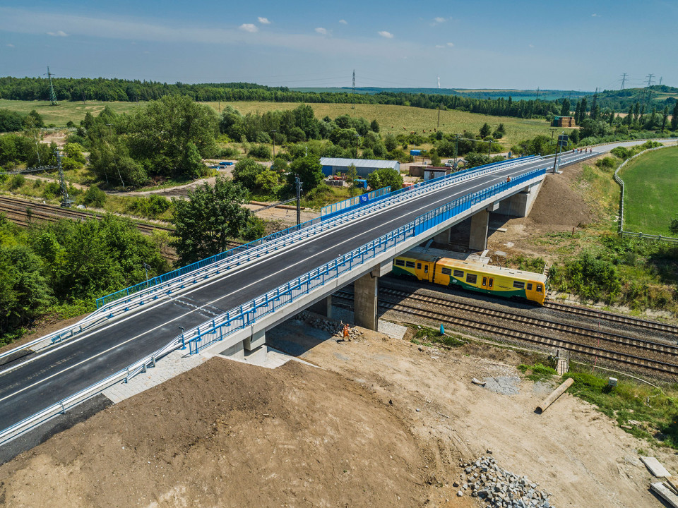 Oprava mostu nad železniční tratí a vodním kanálem v Kadani