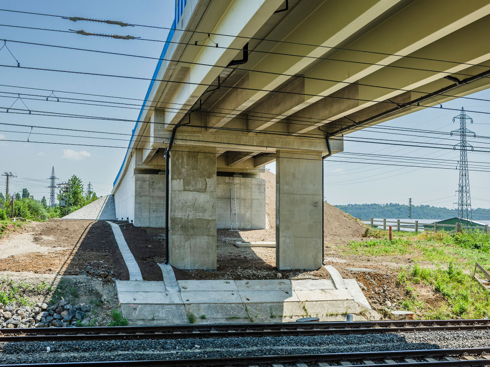 Oprava mostu nad železniční tratí a vodním kanálem v Kadani