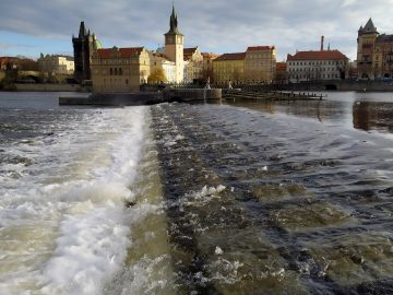 Rekonstrukce Staroměstského jezu na Vltavě v Praze