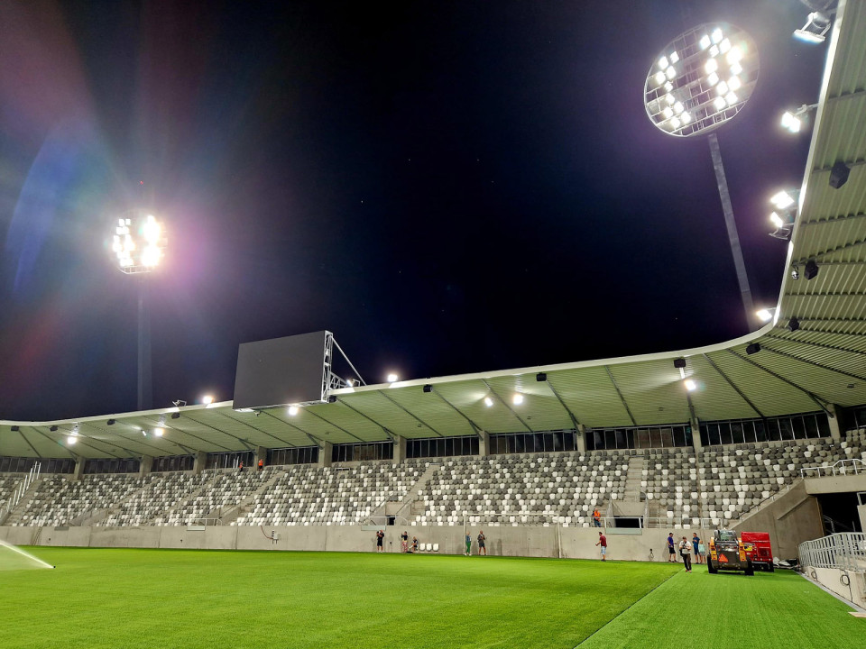 Multifunkční fotbalový stadion v Hradci Králové