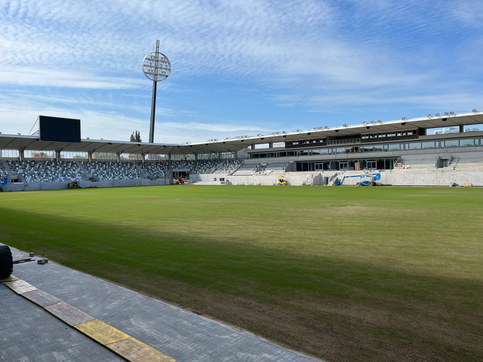Multifunkční fotbalový stadion v Hradci Králové