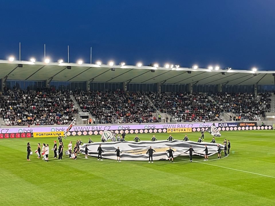 Multifunkční fotbalový stadion v Hradci Králové
