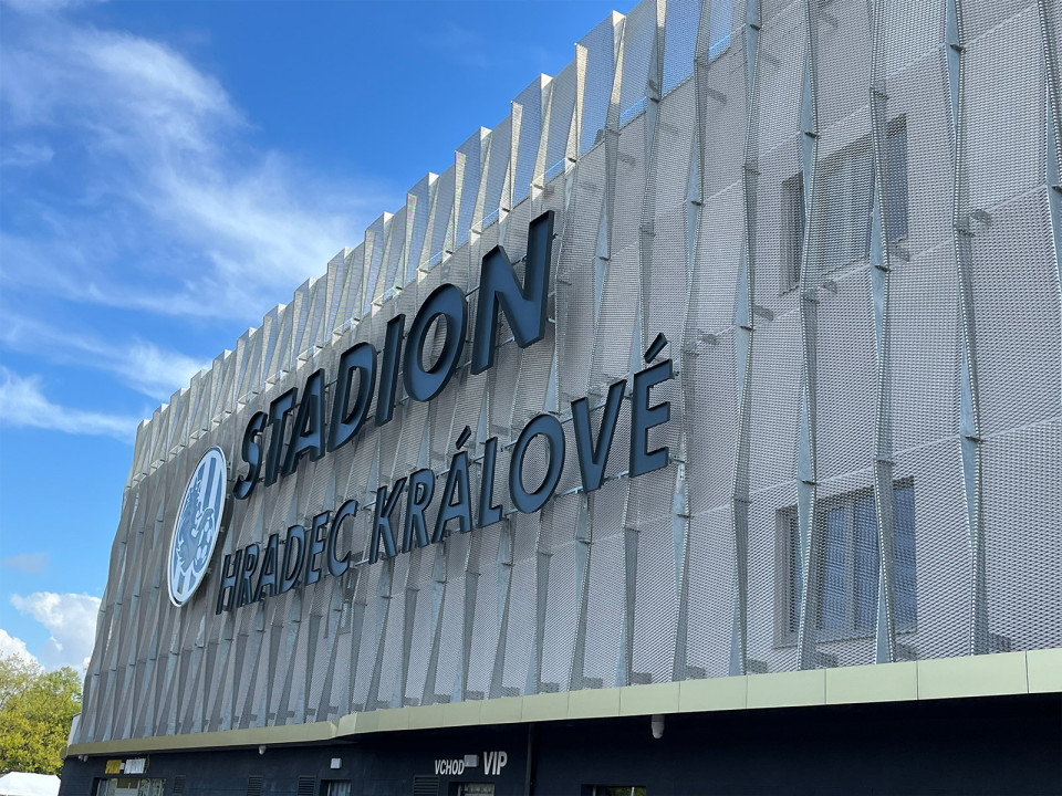 Multifunkční fotbalový stadion v Hradci Králové