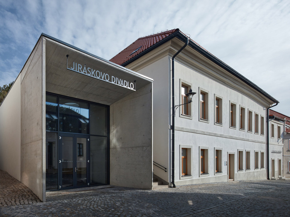 Rekonstrukce Jiráskova divadla v České Lípě