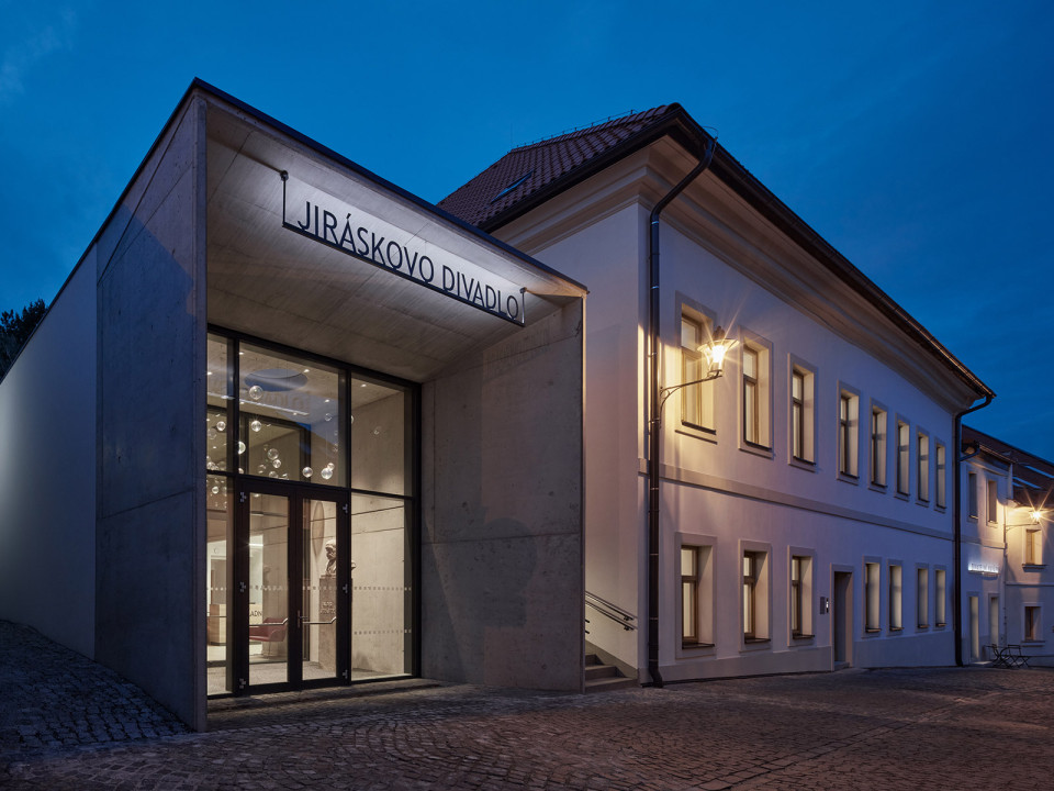 Rekonstrukce Jiráskova divadla v České Lípě
