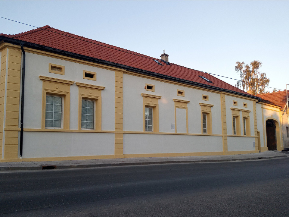 Rekonstrukce průčelí statku č.p. 3, Únětice