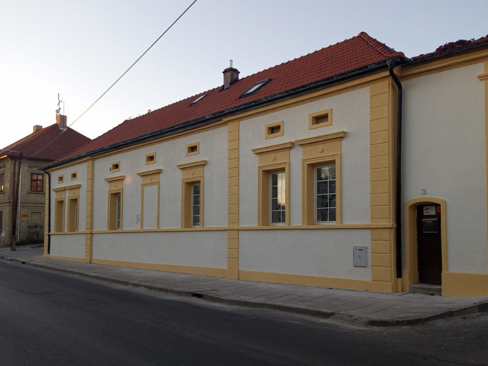 Rekonstrukce průčelí statku č.p. 3, Únětice
