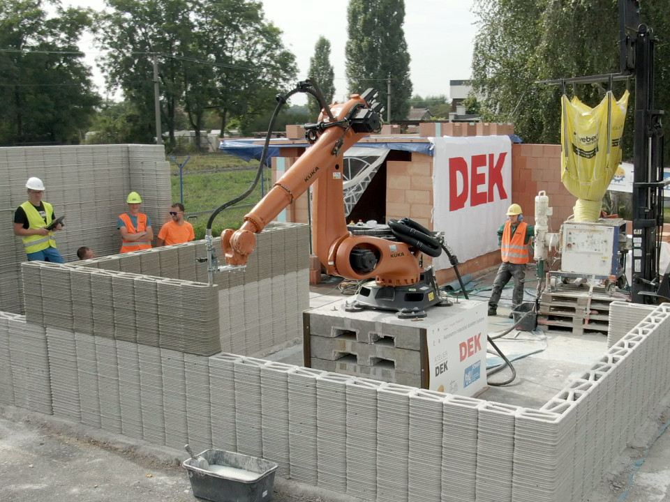 Autonomní robotický stavební systém DEKMATIC