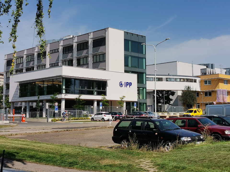 Nová hlavní budova Ústavu fyziky plazmatu Akademie věd ČR, Praha