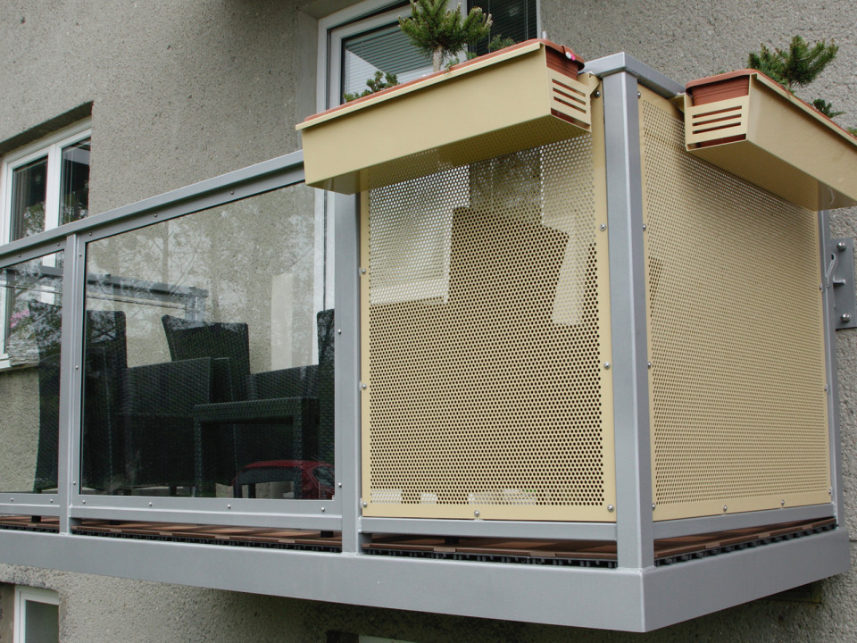 Unikátní závěsné ocelové balkony na bytovém domě Podhradí ve Štramberku