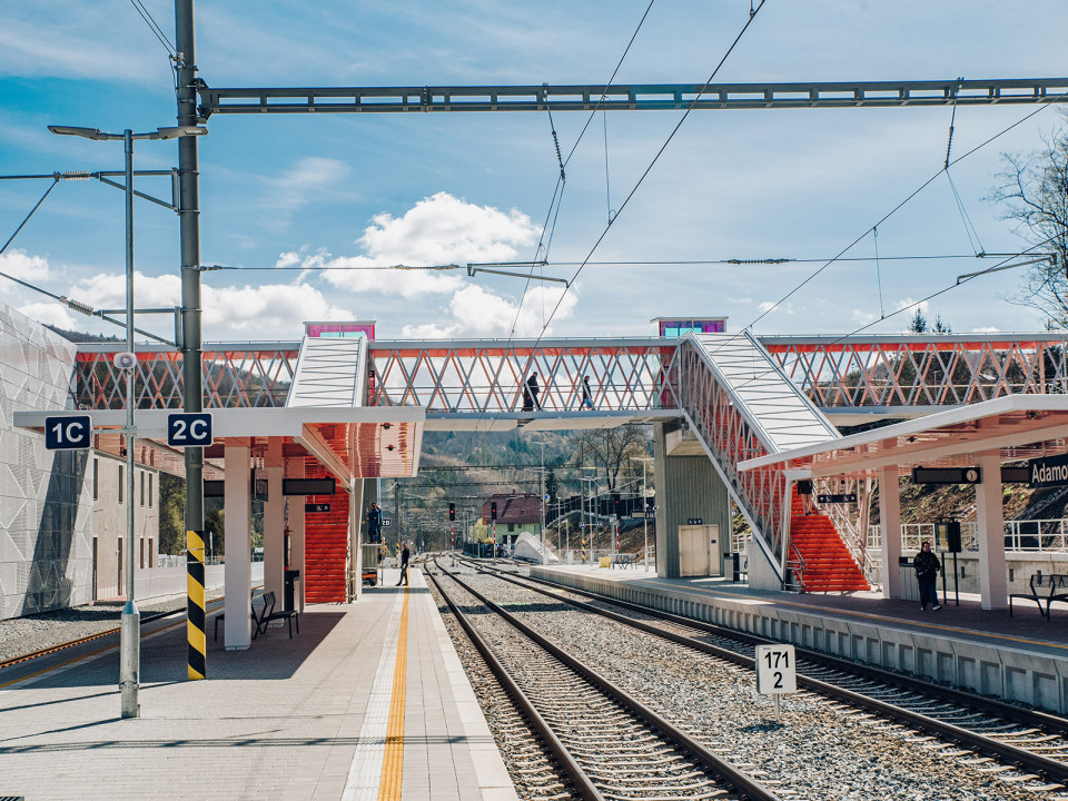 Modernizace železniční stanice Adamov a nová lávka Eva