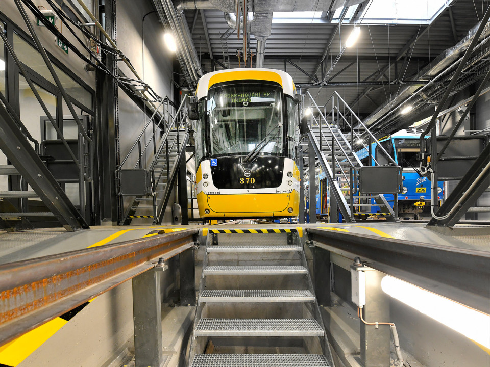 Rekonstrukce tramvajové vozovny Slovany v Plzni