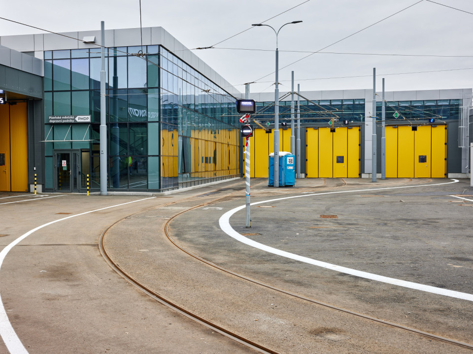 Rekonstrukce tramvajové vozovny Slovany v Plzni