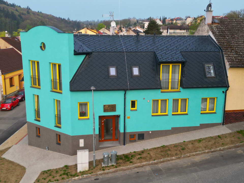 Rodinný dům na nároží v osadě Svatý Václav v Písku