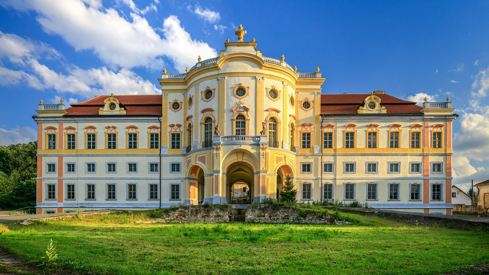 Rekonstrukce zámku Týnec