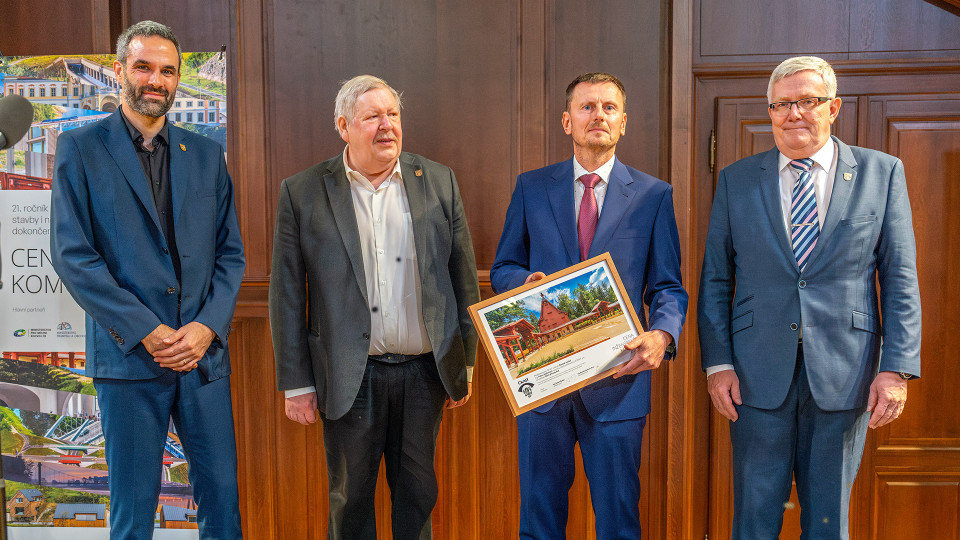 Ing. Michal Drahorád, Ph.D., porotce, Ing. Ladislav Bukovský, předseda oblasti ČKAIT, Ing. Petr Sadlon, hlavní stavbyvedoucí, Ing. Robert Špalek, předseda ČKAIT