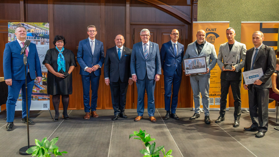 Mgr. Filip Žežulka, ředitel odboru stavebnictví a stavebních hmot MPO, Ing. Žanet Hadžić, CSc., ředitelka odboru stavebního řádu MMR, Mgr. Martin Kupka, ministr dopravy, Ing. Petr Dospiva, Ph.D., 1. místopředseda ČKAIT, Ing. Robert Špalek, předseda ČKAIT, Ing. Róbert Mitro, hlavní stavbyvedoucí, Miloslav Dufek, projektový vedoucí, Viktor Udzenija, architekt, Ing. František Zemek, DiS., hlavní projektant