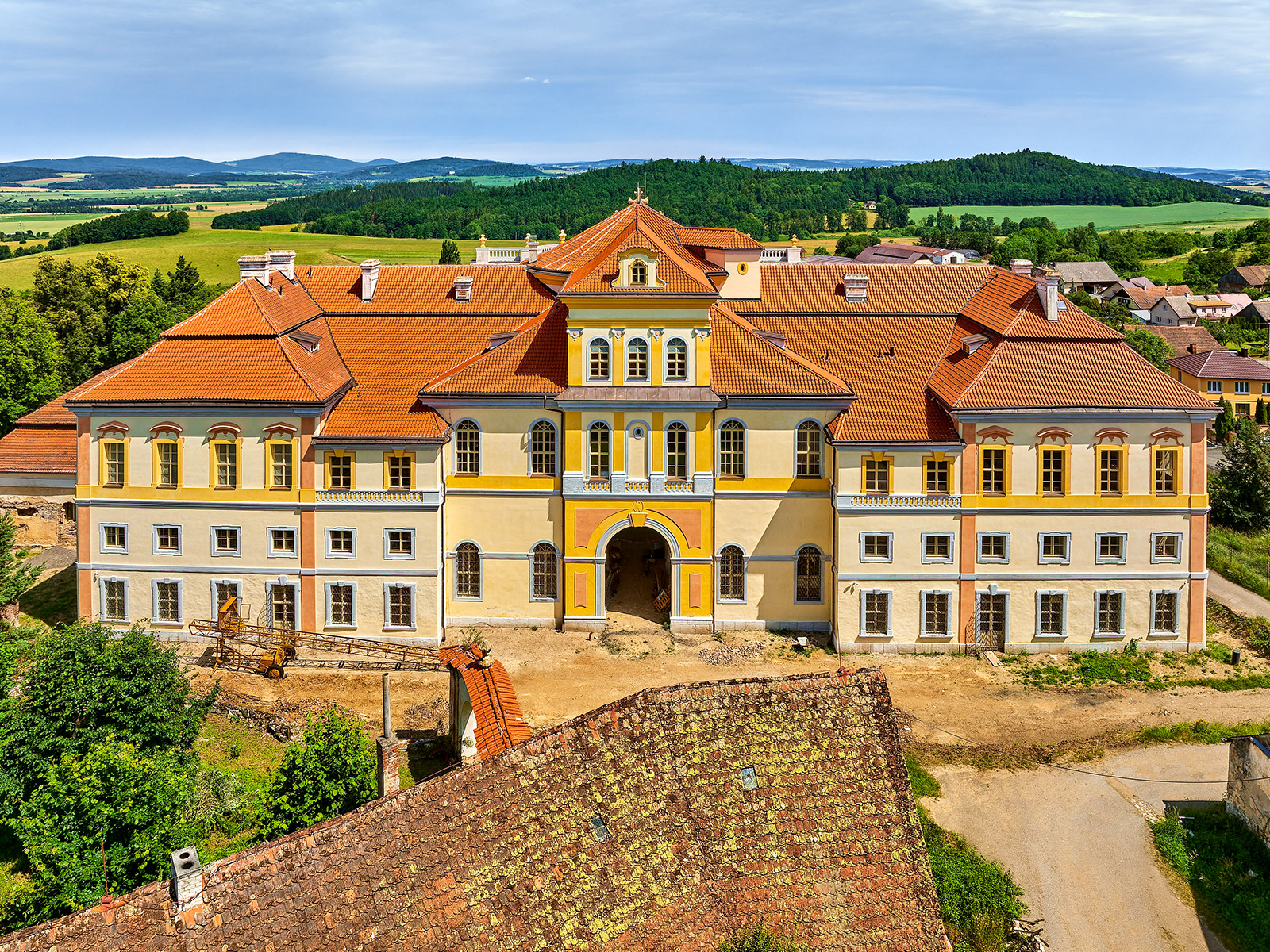 Rekonstrukce zámku Týnec