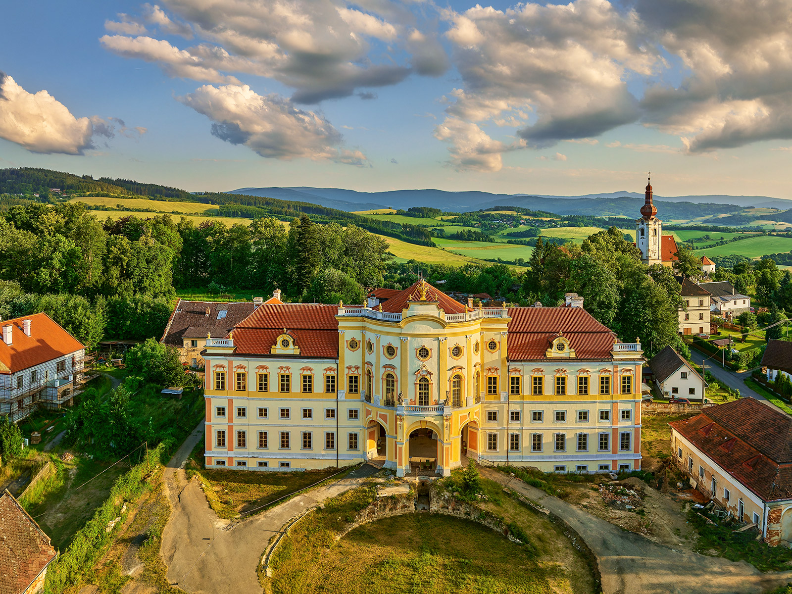Rekonstrukce zámku Týnec