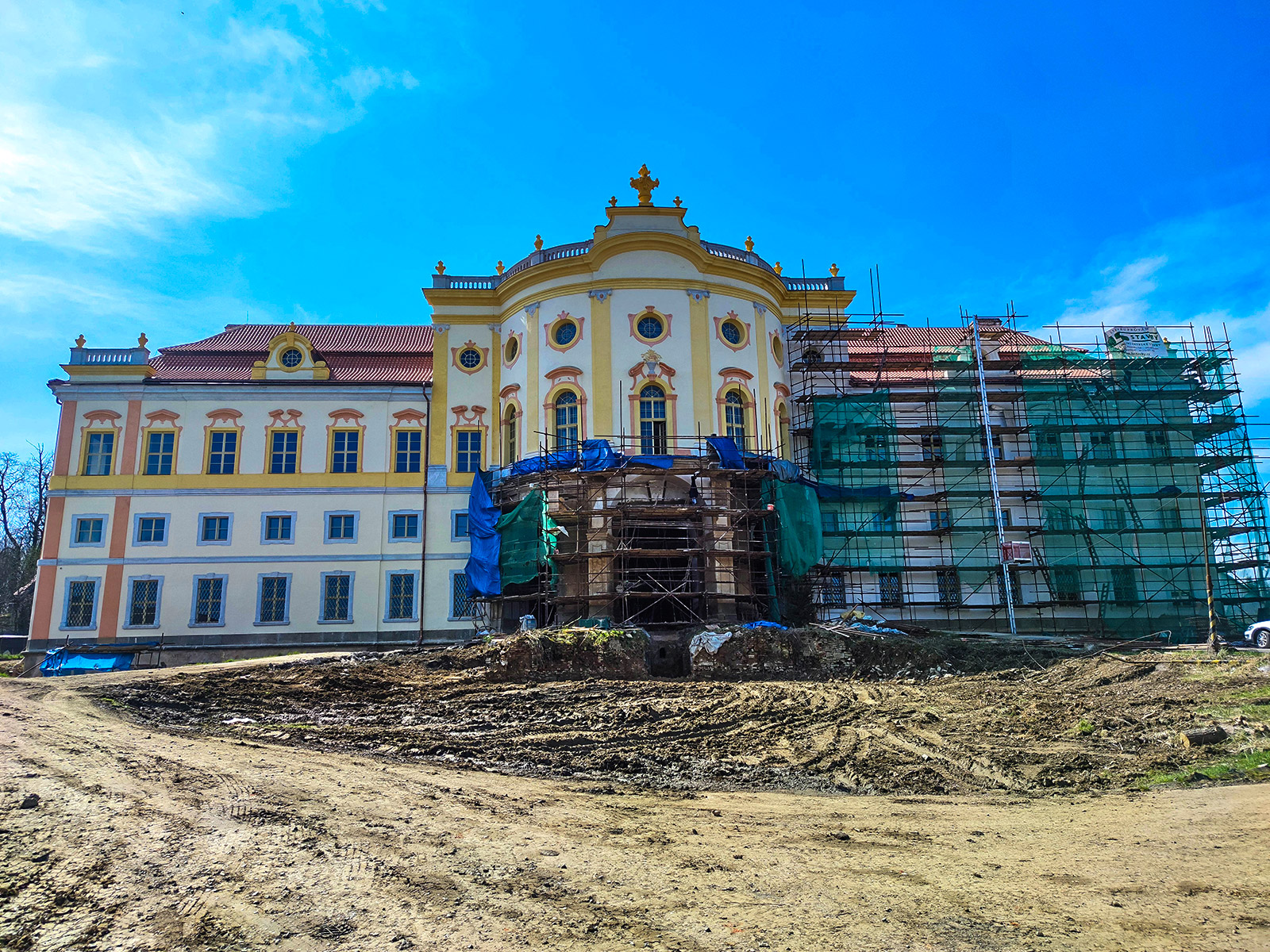 Rekonstrukce zámku Týnec