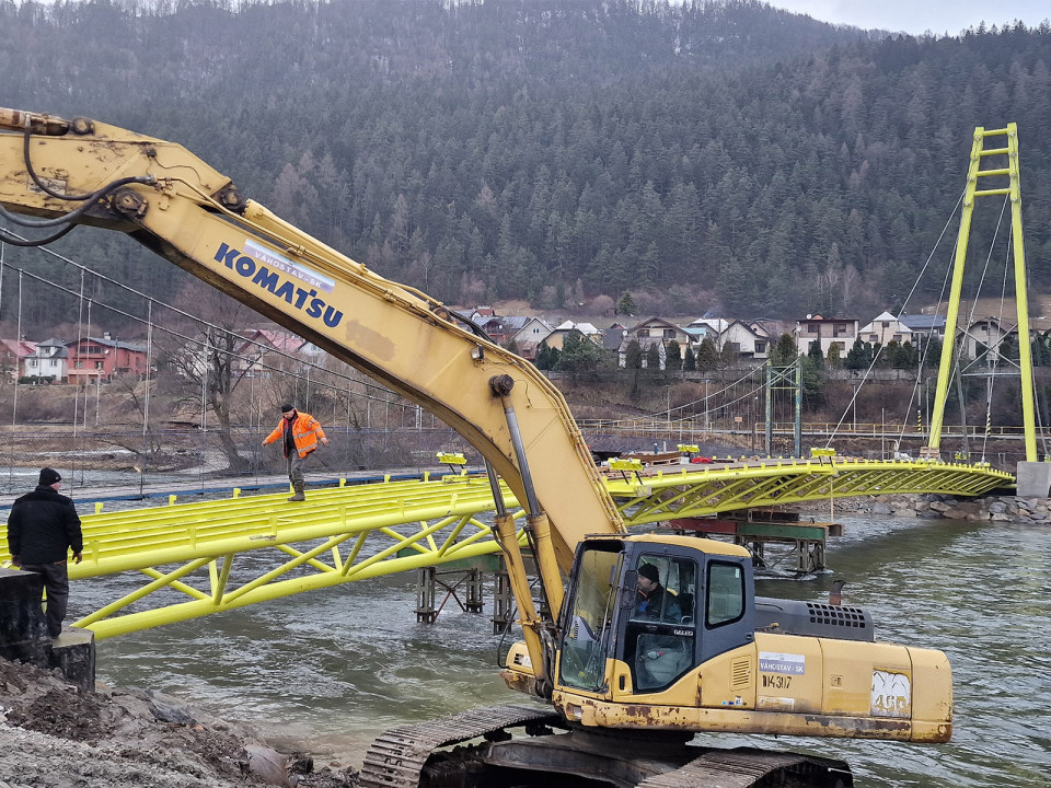 Cyklolávka přes řeku Váh mezi obcemi Švošov a Hubová na Slovensku