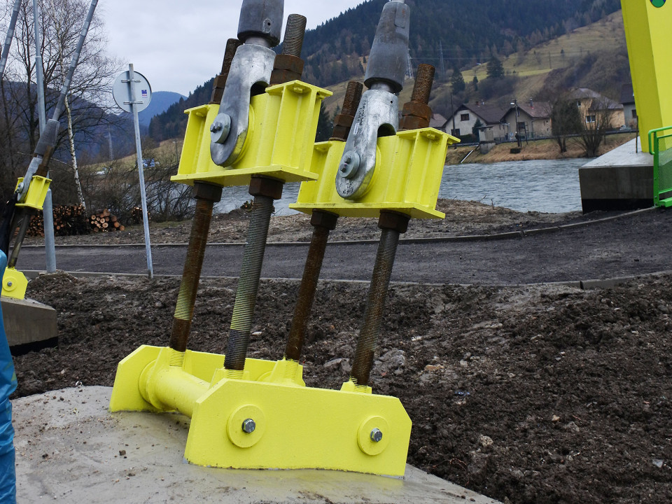 Cyklolávka přes řeku Váh mezi obcemi Švošov a Hubová na Slovensku