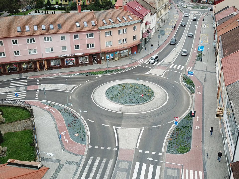 Okružní křižovatka silnic I/54 a I/55 ve Veselí nad Moravou