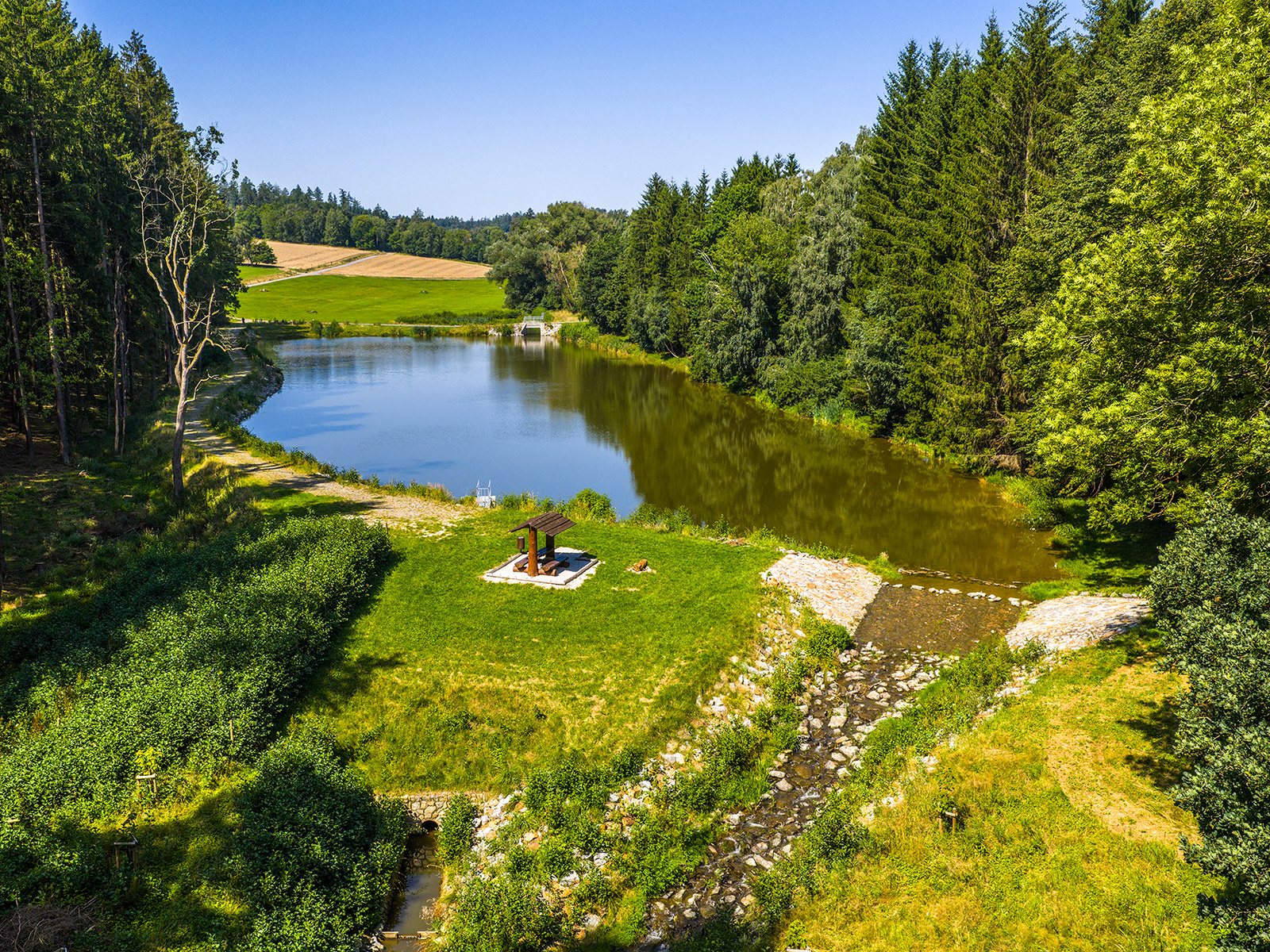 Vodní nádrž Dobroslava a část polní cesty HC08 v k. ú. Těchobuz