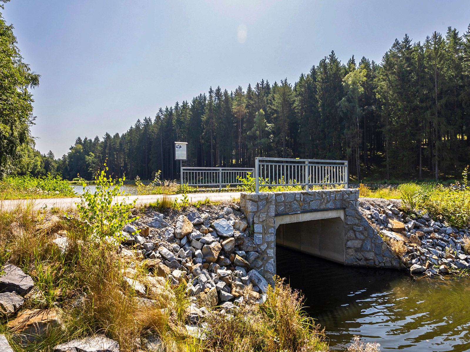 Vodní nádrž Dobroslava a část polní cesty HC08 v k. ú. Těchobuz