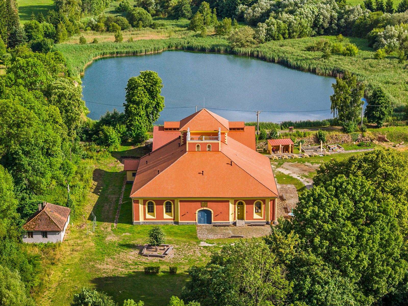 Revitalizace hutě Barbora v Jincích na multifunkční areál se čtyřmi expozicemi