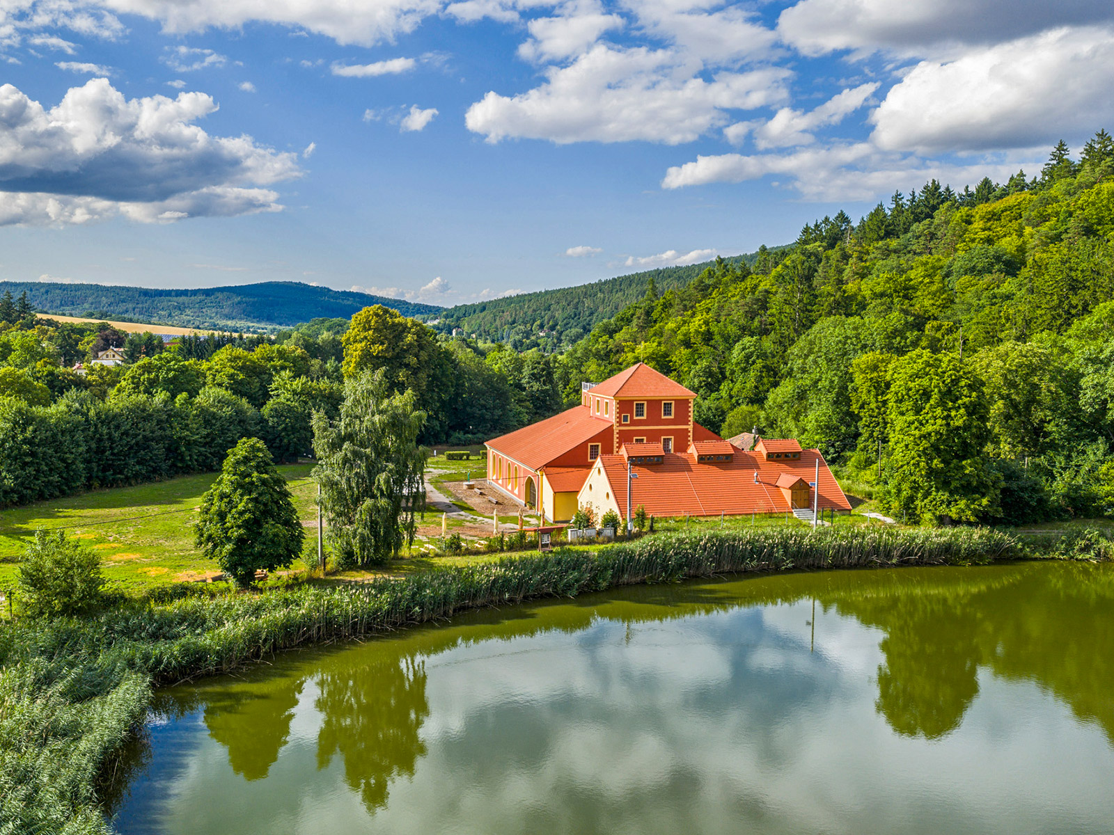 Revitalizace hutě Barbora v Jincích na multifunkční areál se čtyřmi expozicemi