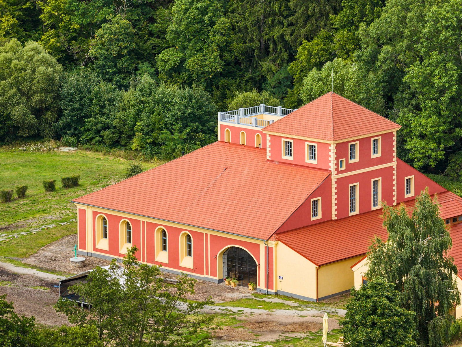 Revitalizace hutě Barbora v Jincích na multifunkční areál se čtyřmi expozicemi