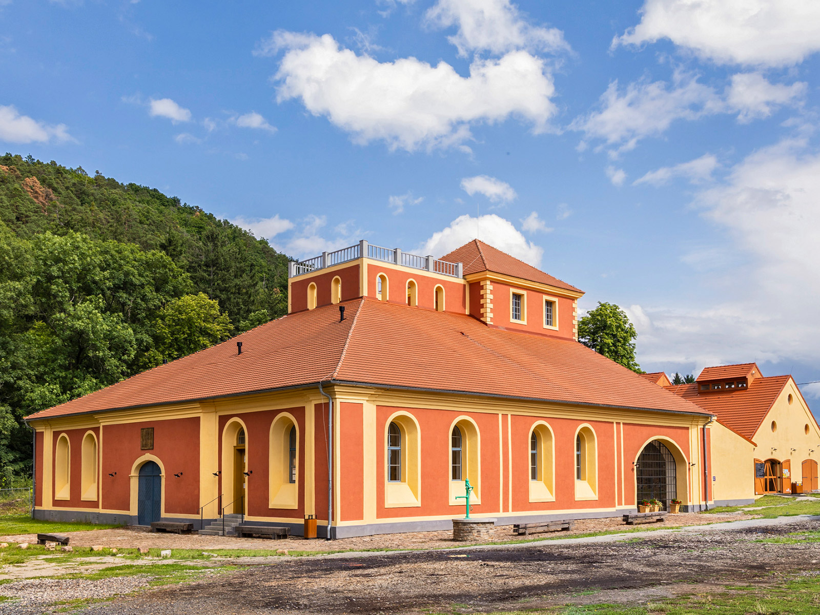 Revitalizace hutě Barbora v Jincích na multifunkční areál se čtyřmi expozicemi