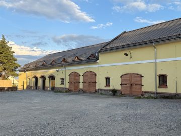 Nástavba a stavební úpravy krytého technického dvora v Úvalně – etapa II