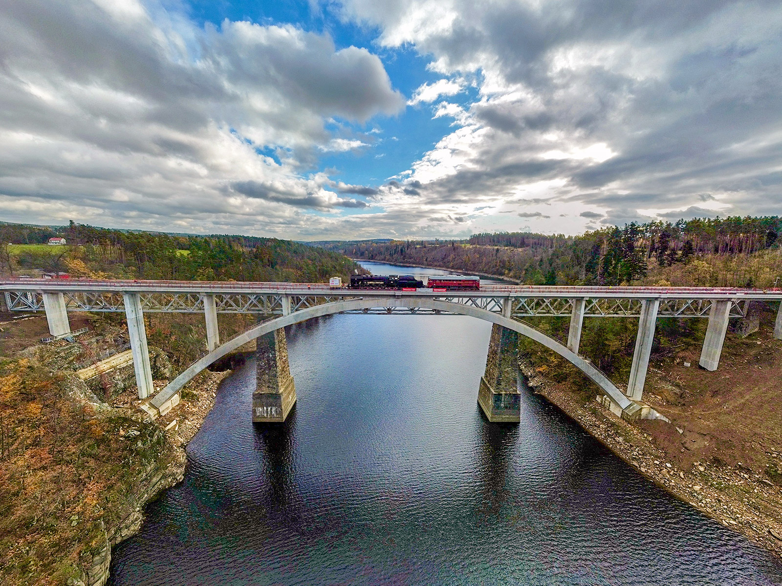 Železniční most Červená nad Vltavou