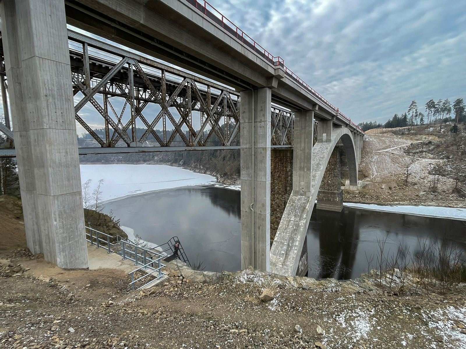 Železniční most Červená nad Vltavou