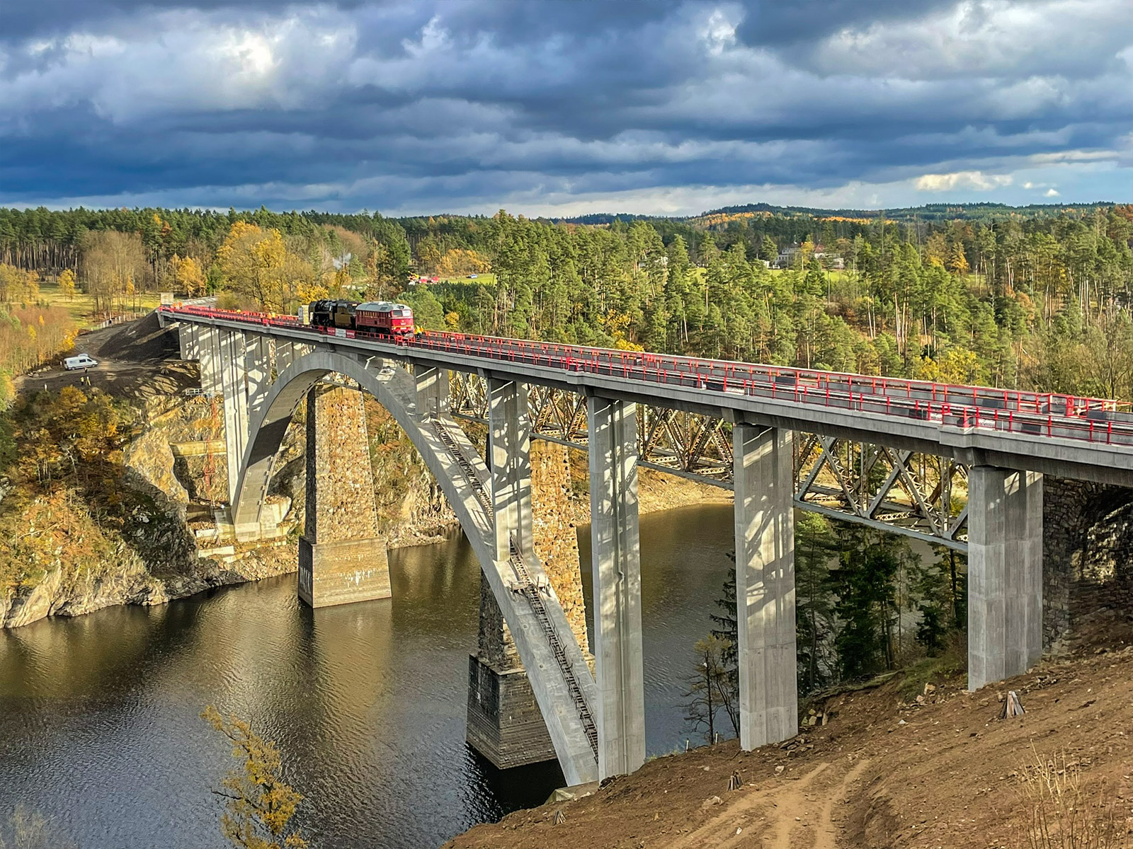 Železniční most Červená nad Vltavou