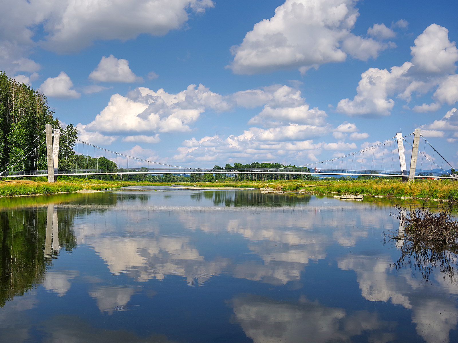 Cyklostezka a lávka přes Bečvu