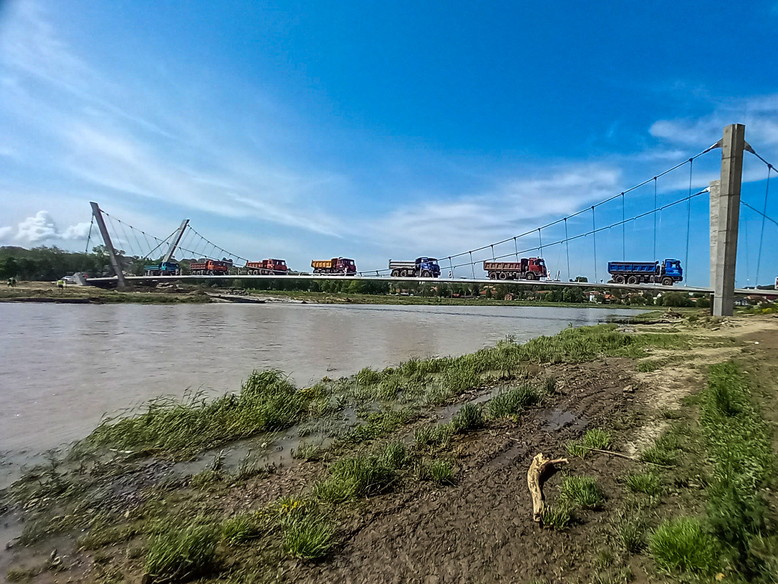 Cyklostezka a lávka přes Bečvu