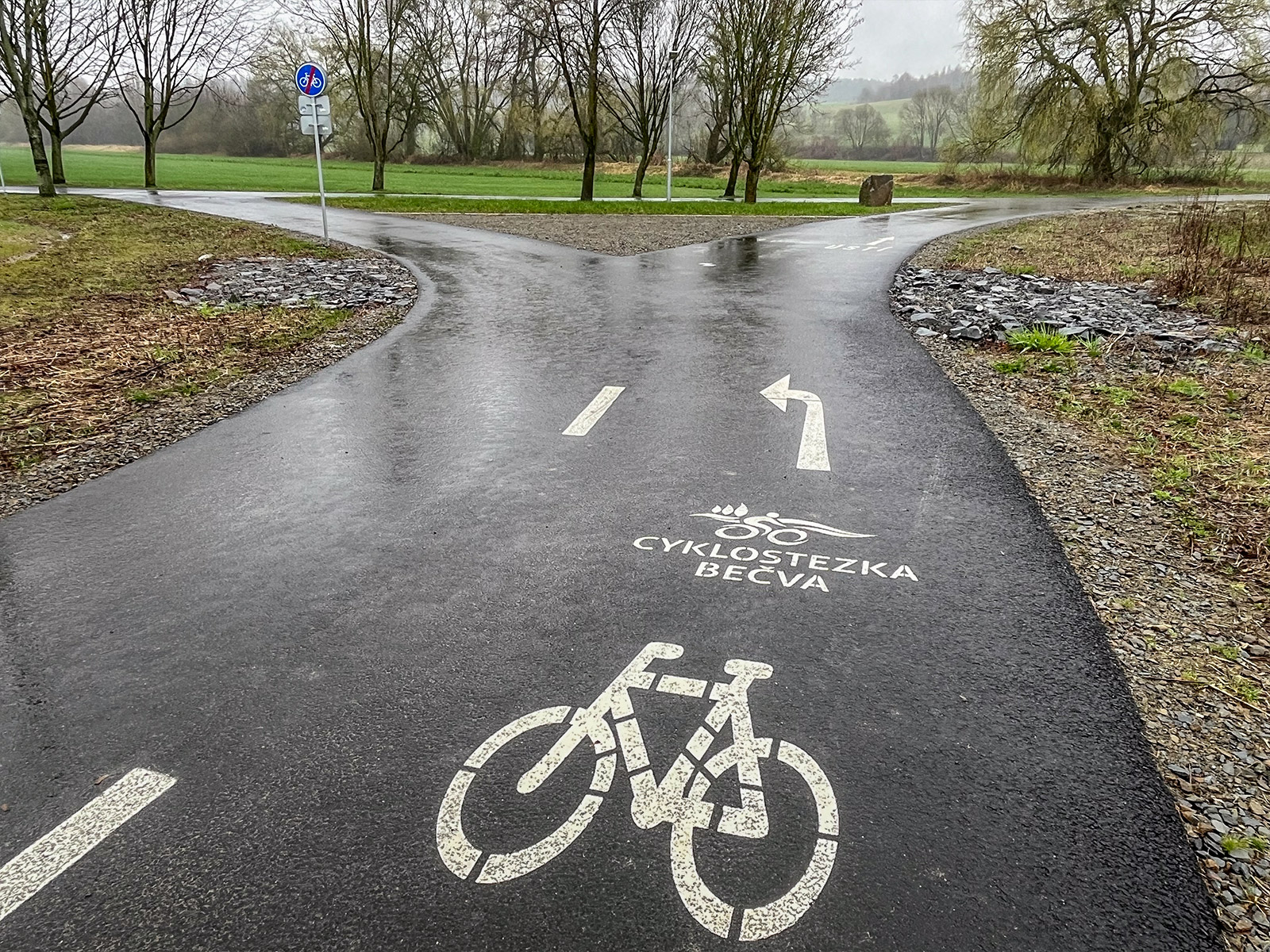Cyklostezka a lávka přes Bečvu