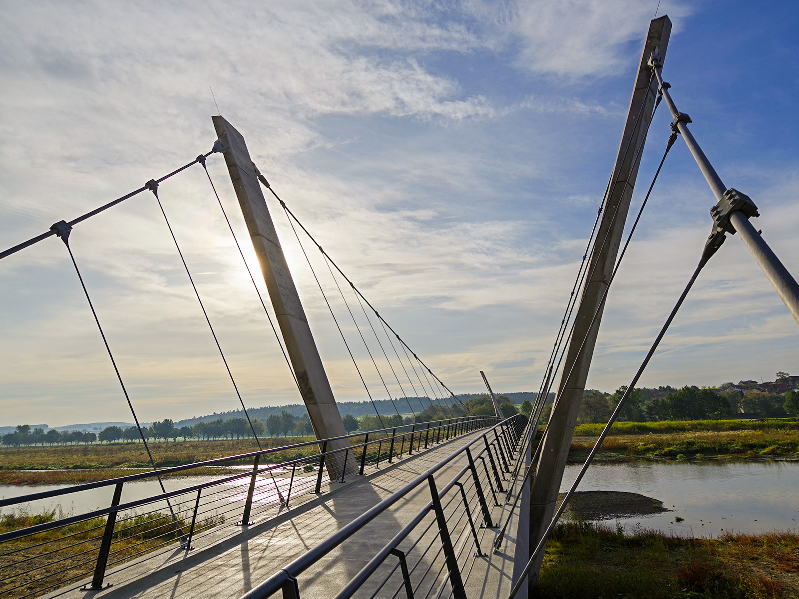 Cyklostezka a lávka přes Bečvu