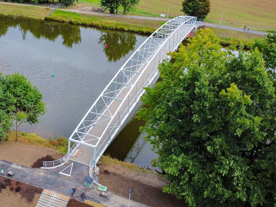 Lávka pro pěší a cyklisty v Hluboké nad Vltavou
